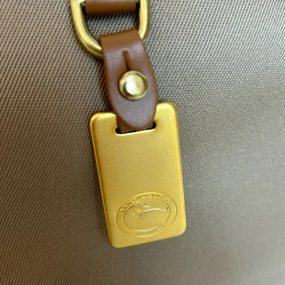 Vtg Dooney & Bourke Cabriolet Weekender Bag Tan Fabric Leather Shoulder Strap - Picture 3 of 9